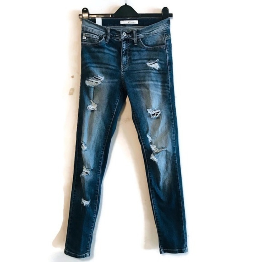 KanCan Mid Rise Distressed Skinny Jeans Junior’s size 5 Women’s size 26 2 small